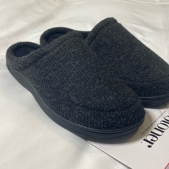 NWT Isotoner Men’s Indoor/Outdoor Memory Foam Slippers - Picture 3 of 15